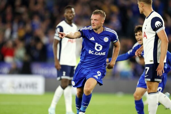 Jamie Vardy brilla mientras Leicester empata 1-1 contra Spurs en un emocionante partido Jamie_Vardy_brilla_mientras_Leicester_empata_1_1_contra_Spurs_en_un_emocionante_partido
