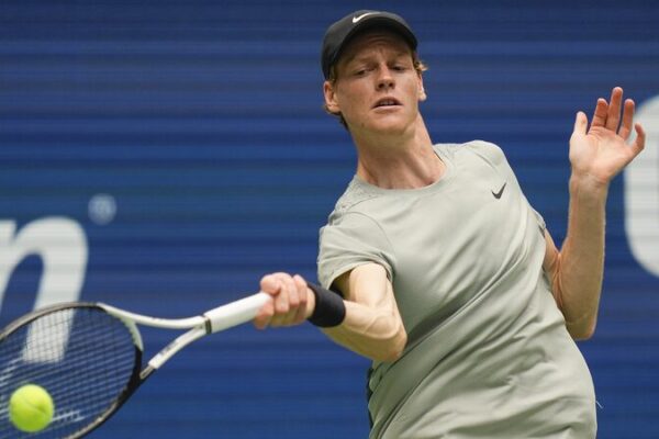 Jannik_Sinner_derrota_a_Alex_Michelsen_para_avanzar_a_la_tercera_ronda_del_US_Open___