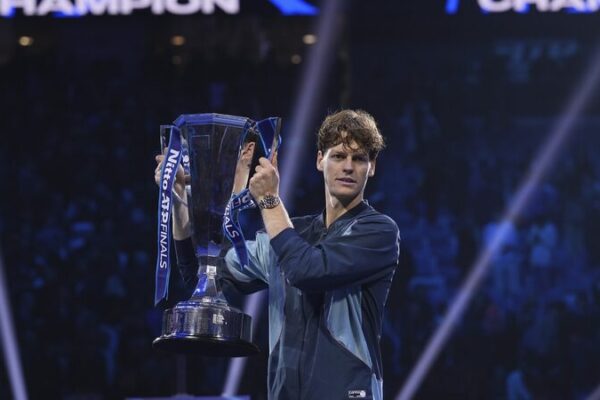 Jannik Sinner hace historia como el primer italiano en ganar las Finales ATP 🏆 Jannik_Sinner_hace_historia_como_el_primer_italiano_en_ganar_las_Finales_ATP__