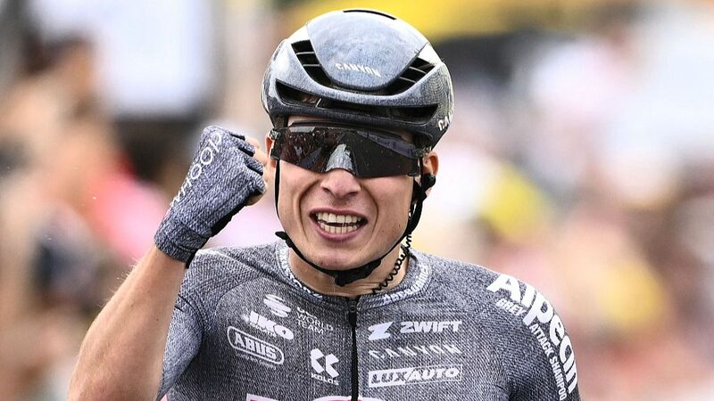 _Jasper_Philipsen_consigue_su_primera_victoria_en_el_Tour__Pogacar_sigue_de_li_der_