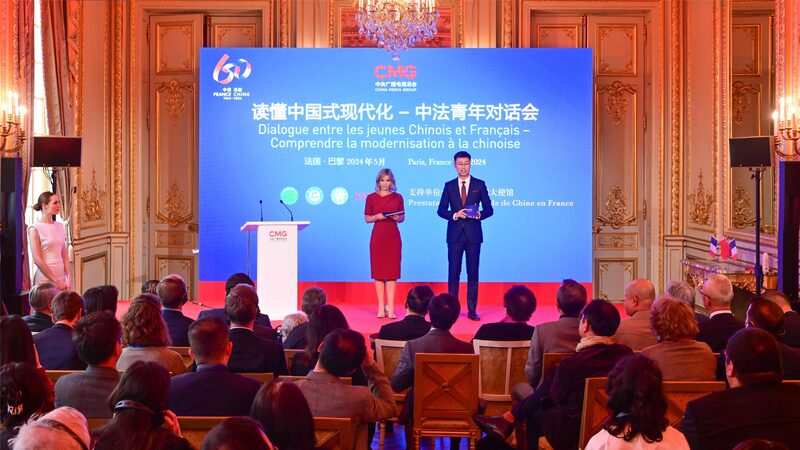 Jo_venes_de_China_y_Francia_se_unen_en_Pari_s_para_dialogar_sobre_modernizacio_n