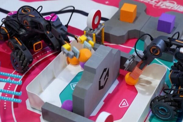Jo_venes_innovadores_brillan_en_las_finales_del_Concurso_Mundial_de_Robots_2024
