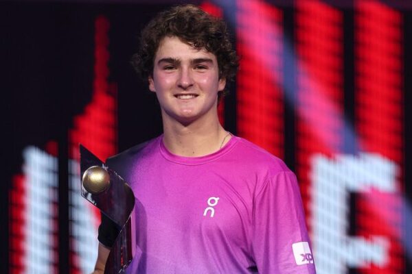 ¡João Fonseca hace historia como el primer brasileño en ganar el Next Gen ATP Finals! 🎾🇧🇷 _Joa_o_Fonseca_hace_historia_como_el_primer_brasilen_o_en_ganar_el_Next_Gen_ATP_Finals_____