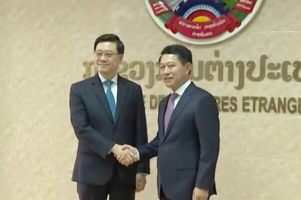 John_Lee_de_Hong_Kong_fortalece_lazos_con_Laos__firma_12_nuevos_acuerdos___
