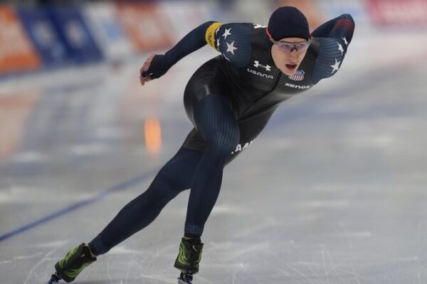 Jordan_Stolz_consigue_su_tercer_oro_en_la_Copa_Mundial_de_Patinaje_de_Velocidad_de_la_ISU_en_Peki_n__