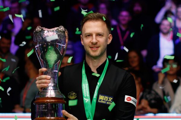 Judd_Trump_triunfa_sobre_Barry_Hawkins_para_ganar_su_segundo_ti_tulo_del_Campeonato_del_Reino_Unido__