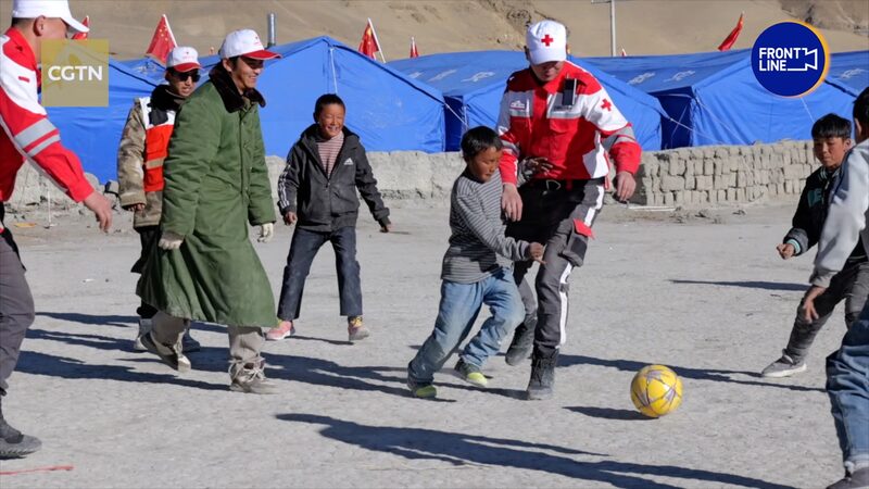 Jugando_para_Sanar__Voluntarios_Ayudan_a_Nin_os_Despue_s_del_Terremoto_en_Xizang___ video poster