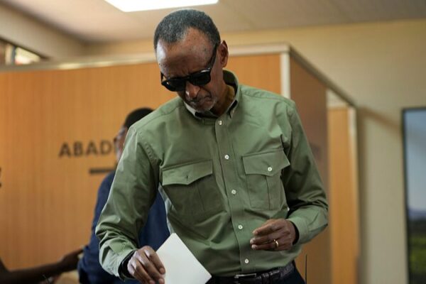 Kagame_de_Ruanda_logra_una_victoria_aplastante_del_99___para_un_cuarto_mandato