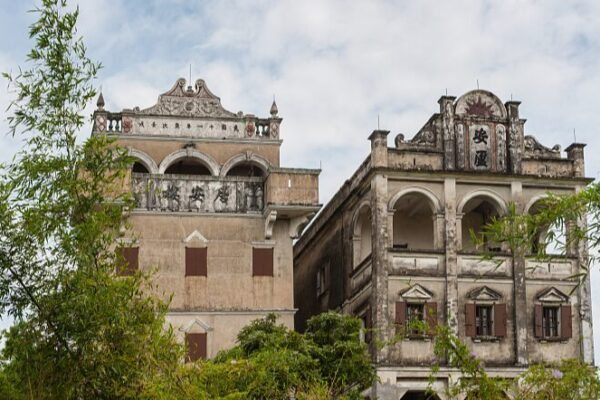 Kaiping_Diaolou__La_Fusio_n_U_nica_de_Culturas_en_Torres_Antiguas_Chinas__