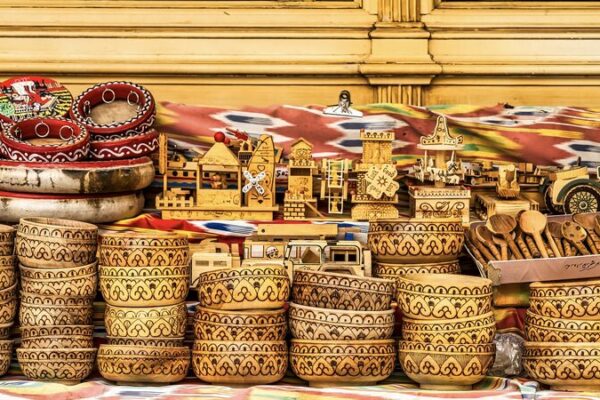 Kashgar: Ciudad Antigua de la Ruta de la Seda Transformándose en la Era Moderna 🌟 Kashgar__Ciudad_Antigua_de_la_Ruta_de_la_Seda_Transforma_ndose_en_la_Era_Moderna__