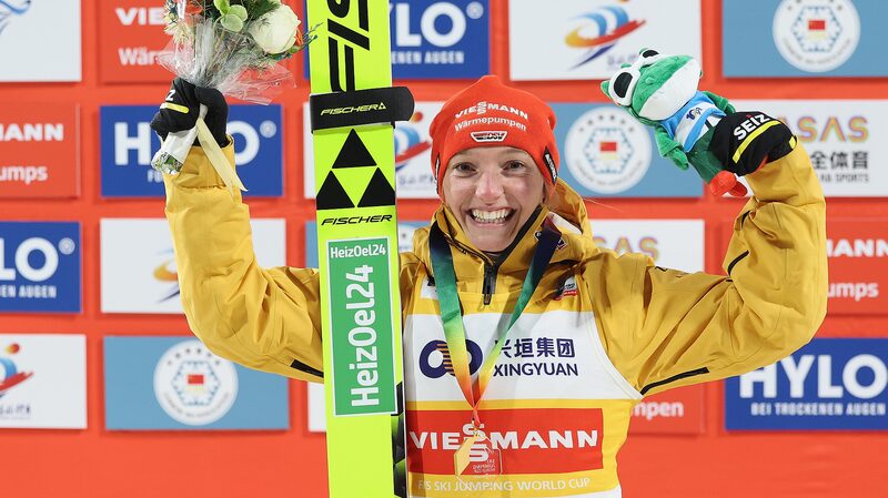 Katharina_Schmid_de_Alemania_gana_el_oro_en_la_Copa_Mundial_de_Salto_de_Esqui__en_China