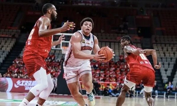 Kenneth Lofton logra triple-doble y lleva a Shanghai a sexta victoria consecutiva Kenneth_Lofton_logra_triple_doble_y_lleva_a_Shanghai_a_sexta_victoria_consecutiva