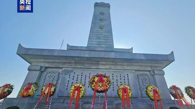 Kim_Jong_Un_envi_a_una_ofrenda_floral_en_honor_al_aniversario_de_la_amistad_China_Corea_del_Norte