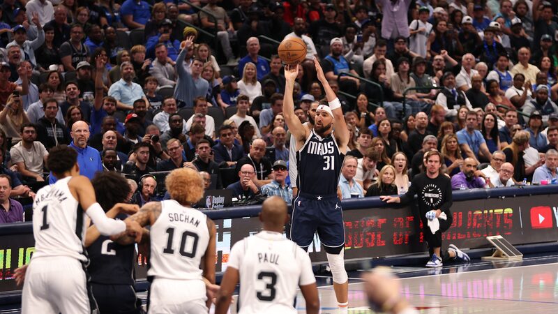 Klay_Thompson_debuta_con_6_triples_y_gran_victoria_en_los_Mavericks
