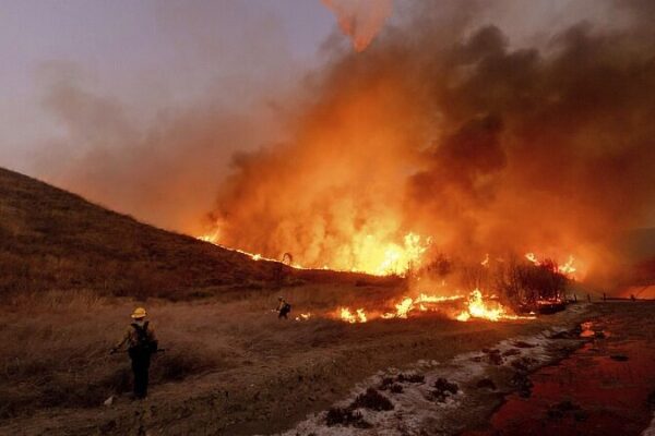 __LA_en_llamas__Incendios_forestales_destruyen_miles_de_hogares__aumenta_cifra_de_muertos