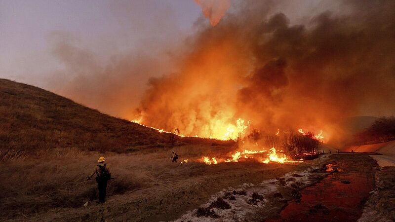__LA_en_llamas__Incendios_forestales_destruyen_miles_de_hogares__aumenta_cifra_de_muertos