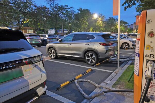 La Asociación de Autos de China critica los aranceles de EE.UU. sobre autos eléctricos 🚗⚡ La_Asociacio_n_de_Autos_de_China_critica_los_aranceles_de_EE_UU__sobre_autos_ele_ctricos___