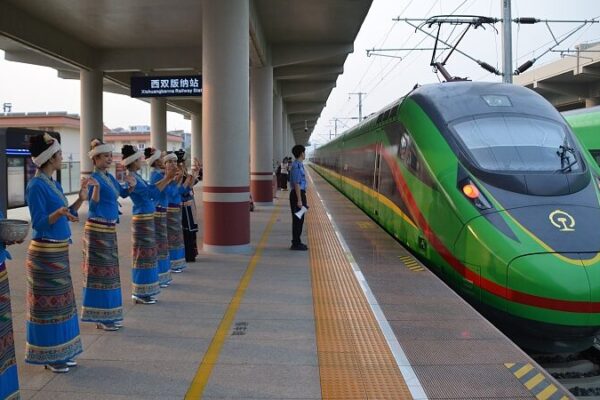 ¡La China-Laos Railway lanza nuevos trenes: tu próxima aventura te espera! 🚆✨ _La_China_Laos_Railway_lanza_nuevos_trenes__tu_pro_xima_aventura_te_espera____