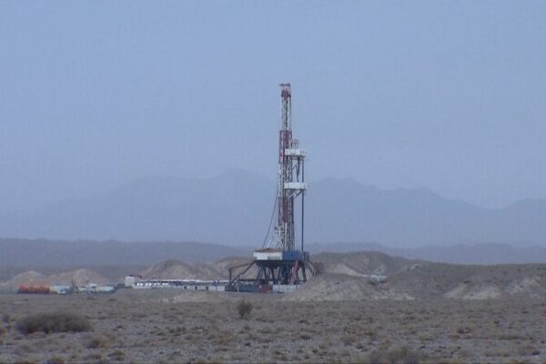 ¡La Cuenca del Tarim en Xinjiang Aumenta el Suministro de Gas con Nuevos Pozos! 🚀 _La_Cuenca_del_Tarim_en_Xinjiang_Aumenta_el_Suministro_de_Gas_con_Nuevos_Pozos___ video poster