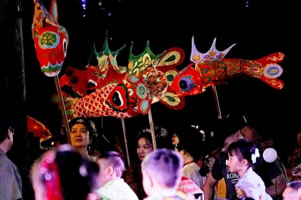 La Danza de los Faroles de Carpa Ilumina la Ciudad Más Austral de China Este Festival de Primavera La_Danza_de_los_Faroles_de_Carpa_Ilumina_la_Ciudad_Ma_s_Austral_de_China_Este_Festival_de_Primavera