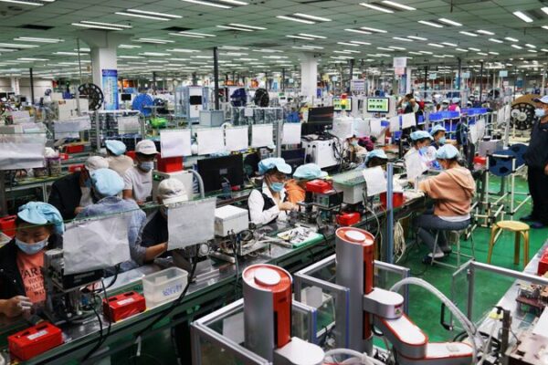 ¡La Fábrica de Smartphones más Grande de Apple en China Vuelve a la Vida! 📱🚀 _La_Fa_brica_de_Smartphones_ma_s_Grande_de_Apple_en_China_Vuelve_a_la_Vida____ video poster