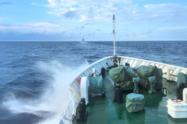La Guardia Costera de China Maneja Legalmente el Incidente Cerca de Huangyan Dao 🚤⚖️ La_Guardia_Costera_de_China_Maneja_Legalmente_el_Incidente_Cerca_de_Huangyan_Dao____