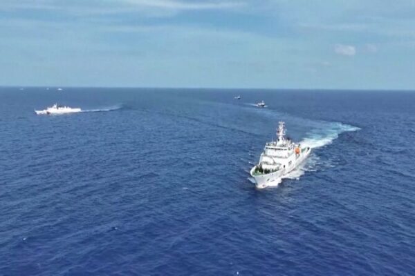 La Guardia Costera de China expulsa barcos filipinos cerca de Tiexian Jiao 🌊 La_Guardia_Costera_de_China_expulsa_barcos_filipinos_cerca_de_Tiexian_Jiao__
