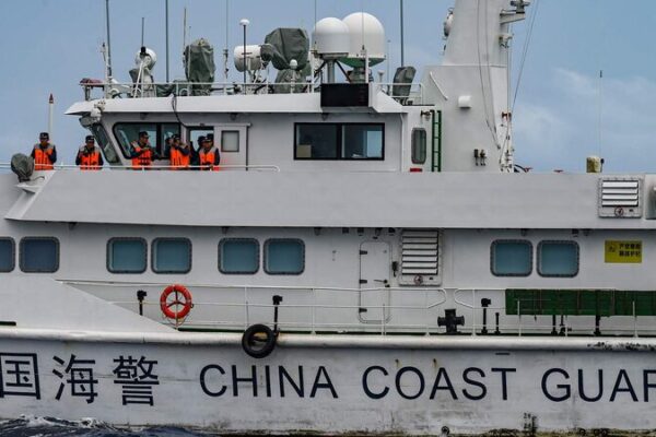 La Guardia Costera de China refuerza patrullas cerca de Huangyan Dao en medio de crecientes tensiones 🌊🚤 La_Guardia_Costera_de_China_refuerza_patrullas_cerca_de_Huangyan_Dao_en_medio_de_crecientes_tensiones___