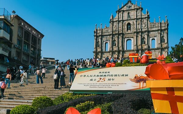 La_Guarnicio_n_del_EPL_celebra_25_an_os_de_compromiso_con_la_prosperidad_de_Macao__