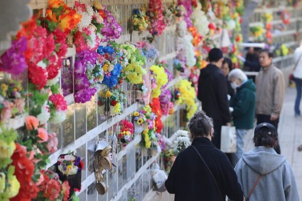 La IA ‘Resucita’ a Seres Queridos: El Festival Qingming de China Adopta Nueva Tecnología La_IA__Resucita__a_Seres_Queridos__El_Festival_Qingming_de_China_Adopta_Nueva_Tecnologi_a
