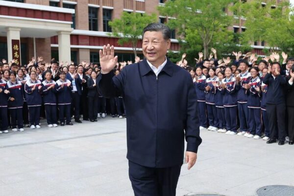 La_Inspiradora_Visita_de_Xi_Jinping_a_la_Provincia_de_Qinghai__Educacio_n_y_Unidad_en_el_Centro_de_Atencio_n