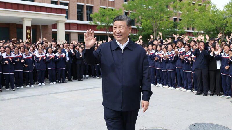 La_Inspiradora_Visita_de_Xi_Jinping_a_la_Provincia_de_Qinghai__Educacio_n_y_Unidad_en_el_Centro_de_Atencio_n