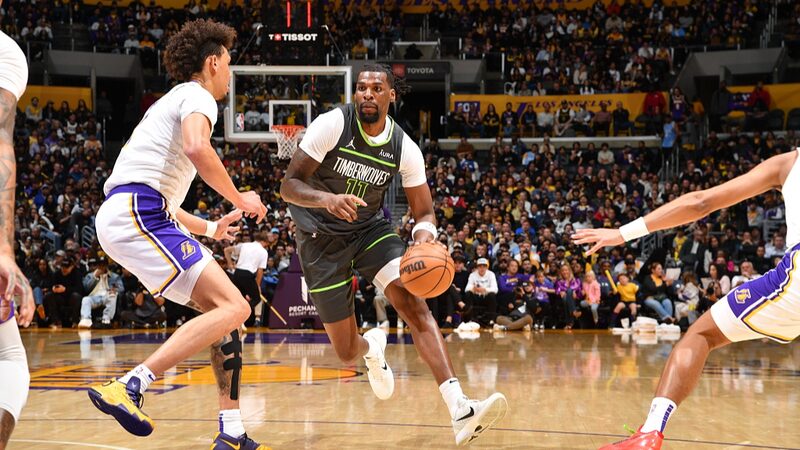 La_Lesio_n_de_Anthony_Davis_Arruina_los_Planes_de_los_Lakers_en_la_Derrota_ante_los_Timberwolves