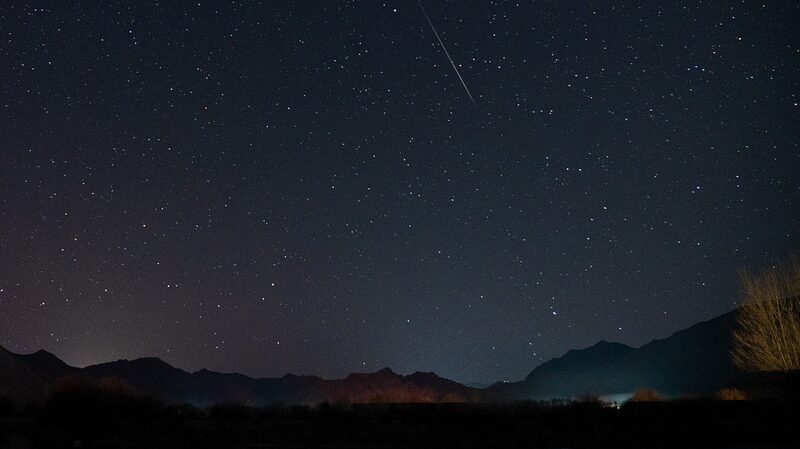 La_Lluvia_de_Meteoros_Perseidas_Ilumina_el_Cielo_Nocturno__ video poster