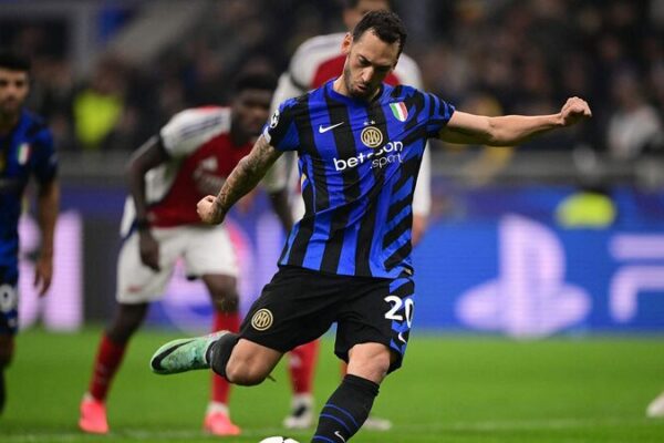La Magia de los Penales de Calhanoglu Da la Victoria al Inter de Milán Sobre el Arsenal ⚽🔥 La_Magia_de_los_Penales_de_Calhanoglu_Da_la_Victoria_al_Inter_de_Mila_n_Sobre_el_Arsenal___