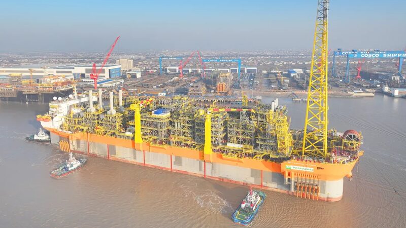 La_Mayor__Refineri_a_Flotante__del_Mundo_Emprende_Viaje_desde_el_Este_de_China