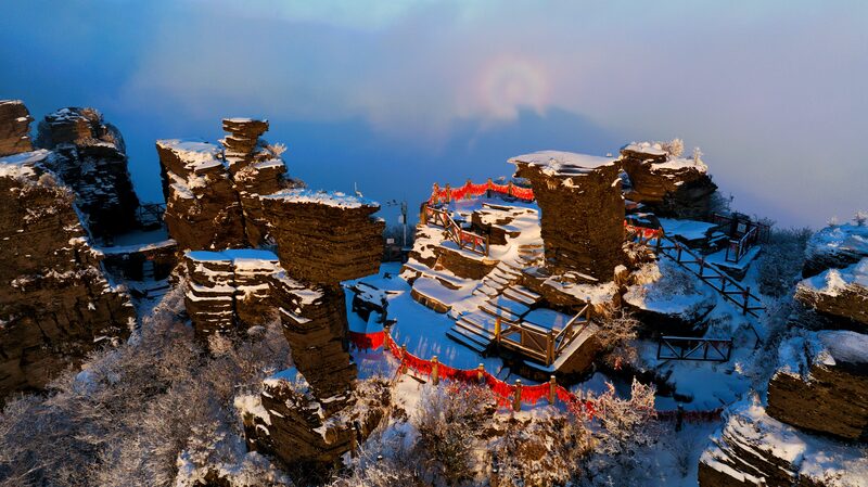 La_Montan_a_Fanjing_Brilla_con_el_Raro__Luz_de_Buda__Despue_s_de_la_Primera_Nevada