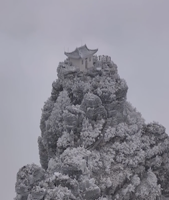 La_Montan_a_Fanjing_se_convierte_en_un_parai_so_invernal__atrayendo_multitudes_de_visitantes_____ video poster