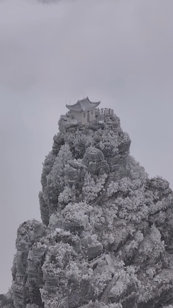 La_Montan_a_Fanjing_se_convierte_en_un_parai_so_invernal__atrayendo_multitudes_de_visitantes_____ video poster