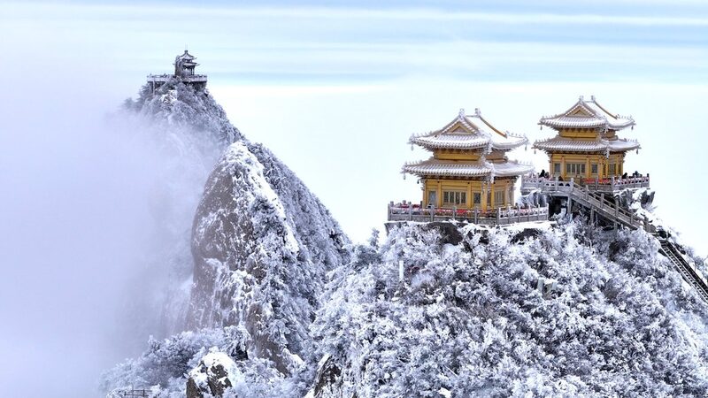 La_Montan_a_Laojun_Cubierta_de_Nieve_en_Luoyang_Se_Convierte_en_un_Pai_s_de_Ensuen_o_de_Ensuen_o