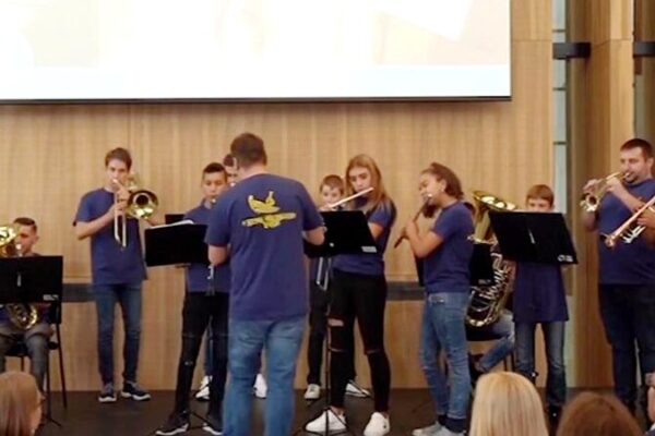 La Música Une: El Programa Szimfonia de Hungría Empodera a Niños Desfavorecidos La_Mu_sica_Une__El_Programa_Szimfonia_de_Hungri_a_Empodera_a_Nin_os_Desfavorecidos video poster