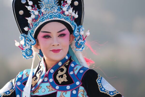 La_O_pera_Yu_de_Hua_Mulan__La_Heroi_na_de_China_que_Inspira_Corazones_con_Cancio_n