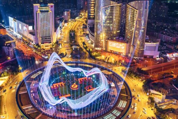 La_Plaza_del_Valle_O_ptico_en_Wuhan_cautiva_con_un_disen_o_futurista