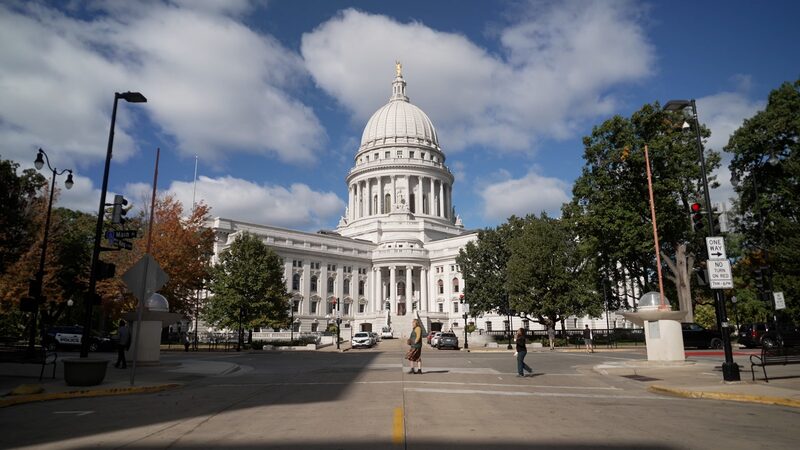 La_Ren_ida_Carrera_Electoral_de_Wisconsin__Los_Candidatos_Presidenciales_de_EE_UU__Luchan_por_el_Estado_Lechero__ video poster