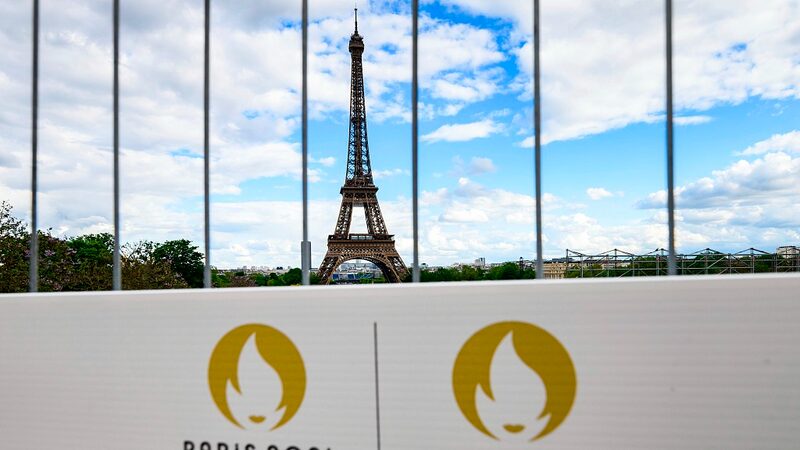 ___La_Torre_Eiffel_Brilla_con_Aros_Oli_mpicos_para_Pari_s_2024____