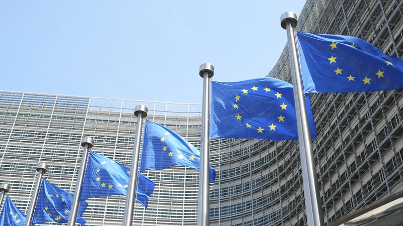 La_UE_presenta_un_plan_de_accio_n_para_impulsar_la_industria_automotriz___