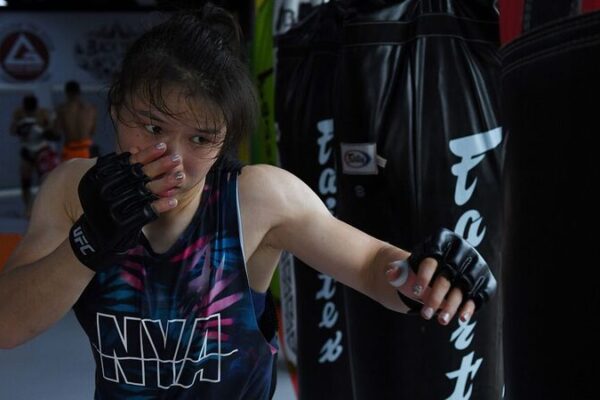 La “Dama del Puño de Hierro”: Zhang Weili, la primera campeona china de UFC La__Dama_del_Pun_o_de_Hierro___Zhang_Weili__la_primera_campeona_china_de_UFC video poster