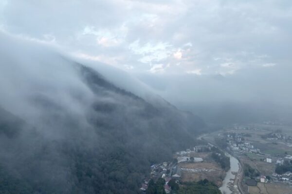 La aldea Yuping en el este de China se transforma en un soñador mar de nubes La_aldea_Yuping_en_el_este_de_China_se_transforma_en_un_son_ador_mar_de_nubes video poster