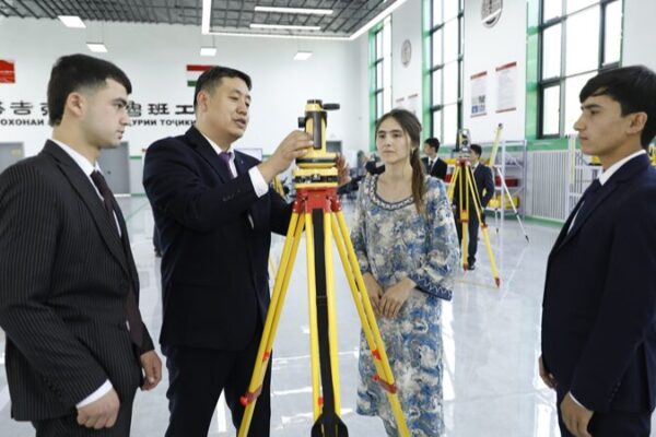 La alianza China-Tayikistán revela hitos icónicos en Dusambé 🏛️ La_alianza_China_Tayikista_n_revela_hitos_ico_nicos_en_Dusambe____