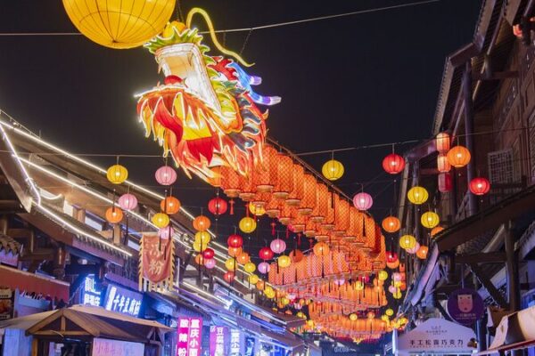 La_antigua_ciudad_de_Ciqikou_brilla_para_el_Festival_de_Primavera